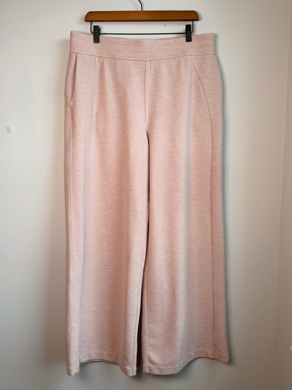 Lululemon Scuba Mid-Rise Wide-Leg Pant, Waffle - Picture 2 of 12